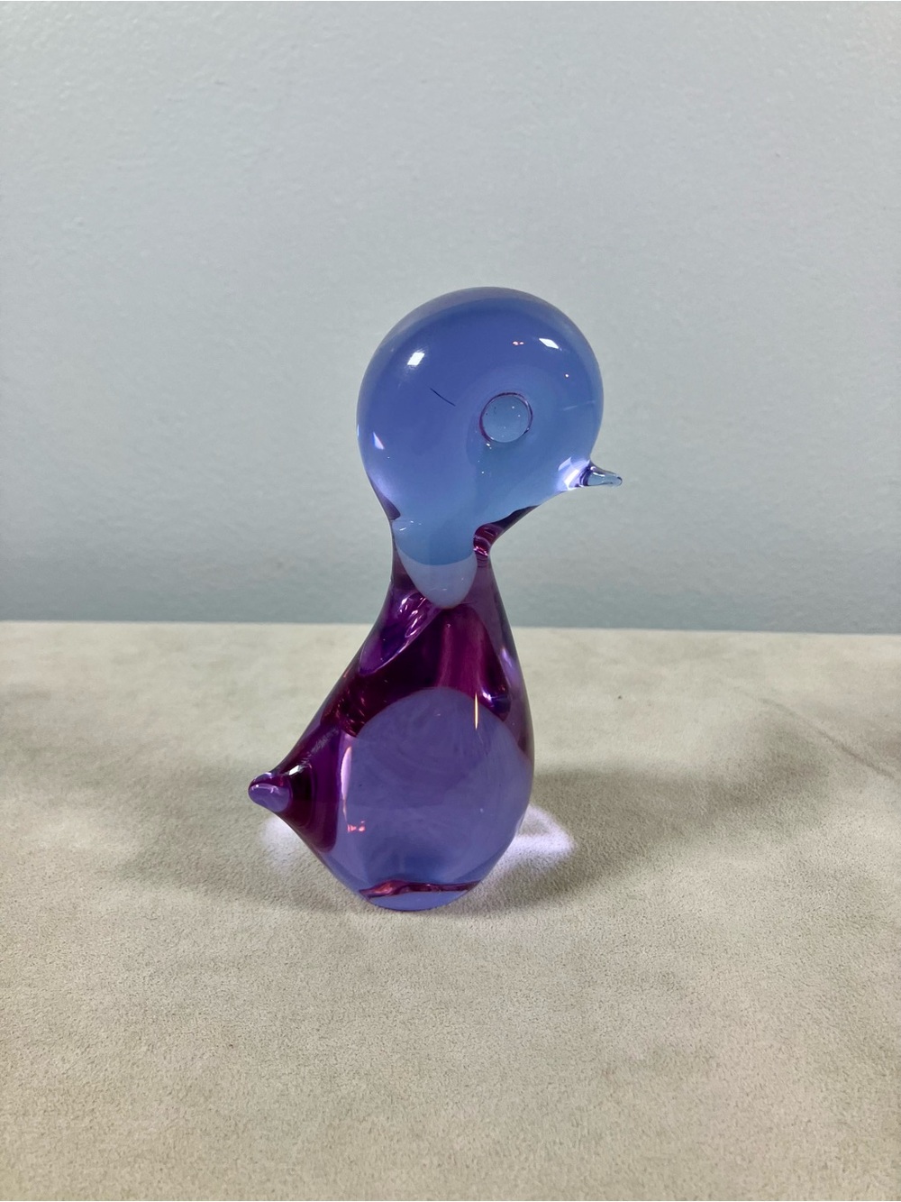 Neodymium Alexandrite Glass Bird Art Glass Paperweight Konstglas Style 4.5"
